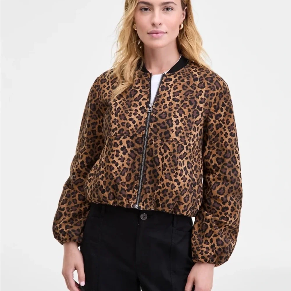 PRE-OWNED IN GREAT CONDITION SIZE 3X Michael Kors Leopard Print Bomber Jacket - Picture 2 of 10